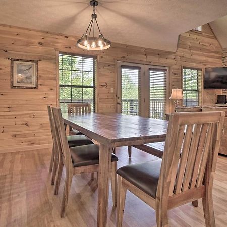 Rustic Pigeon Forge Home With Private Hot Tub! ภายนอก รูปภาพ