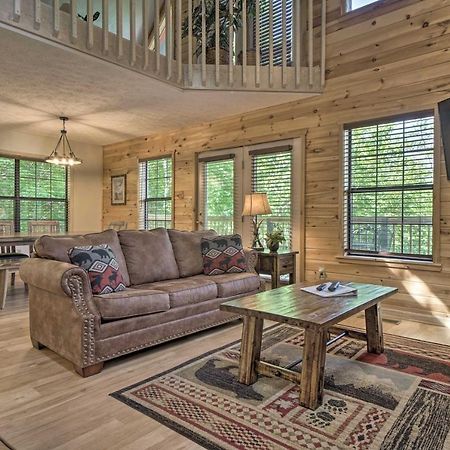 Rustic Pigeon Forge Home With Private Hot Tub! ภายนอก รูปภาพ