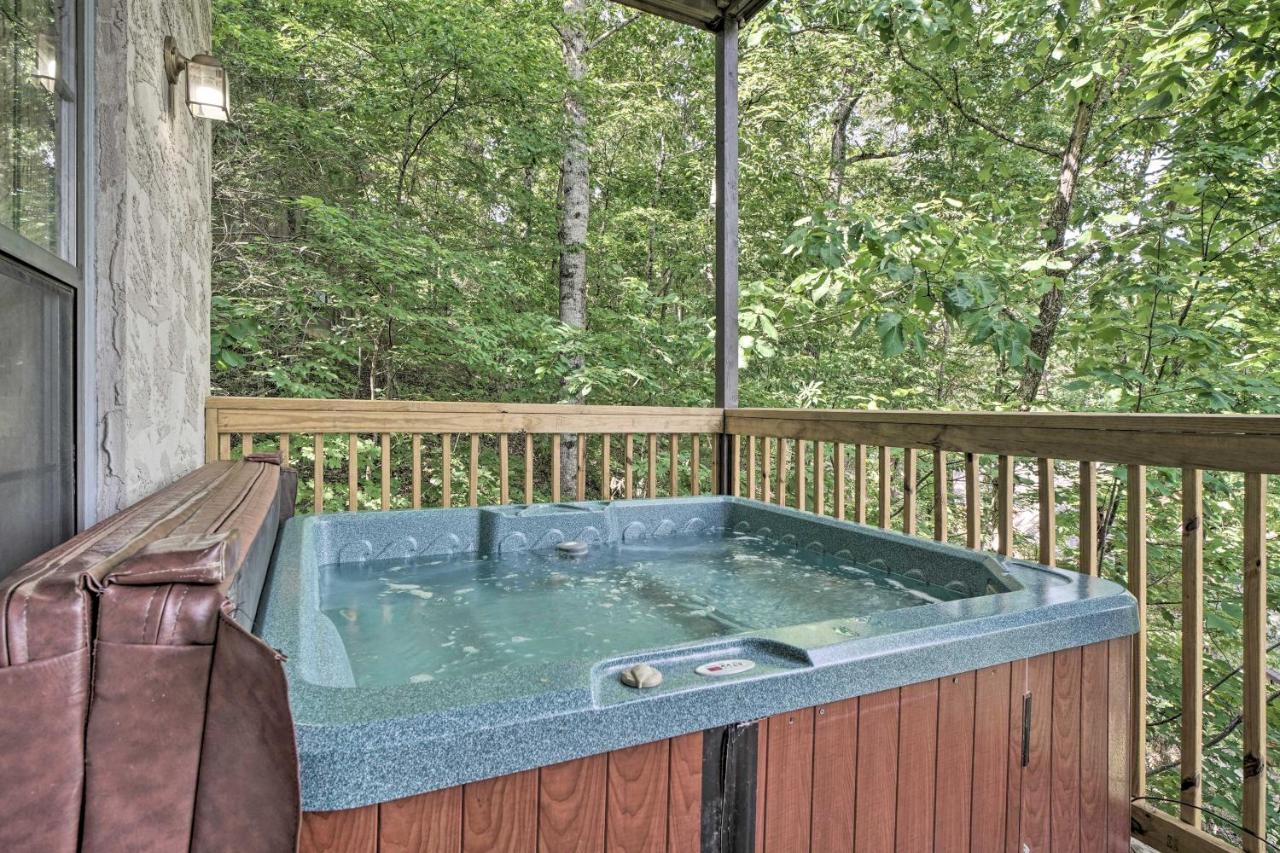 Rustic Pigeon Forge Home With Private Hot Tub! ภายนอก รูปภาพ