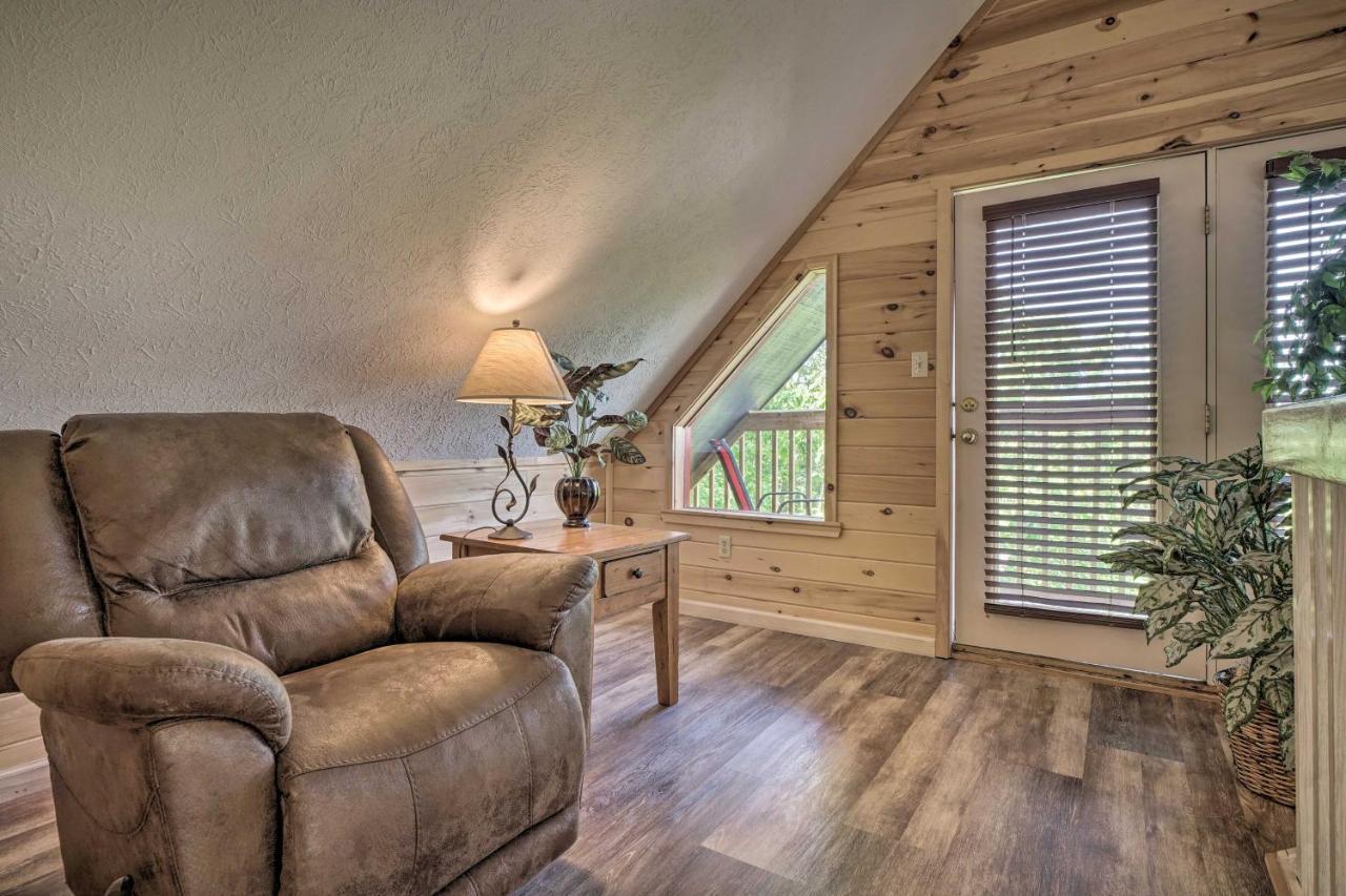 Rustic Pigeon Forge Home With Private Hot Tub! ภายนอก รูปภาพ