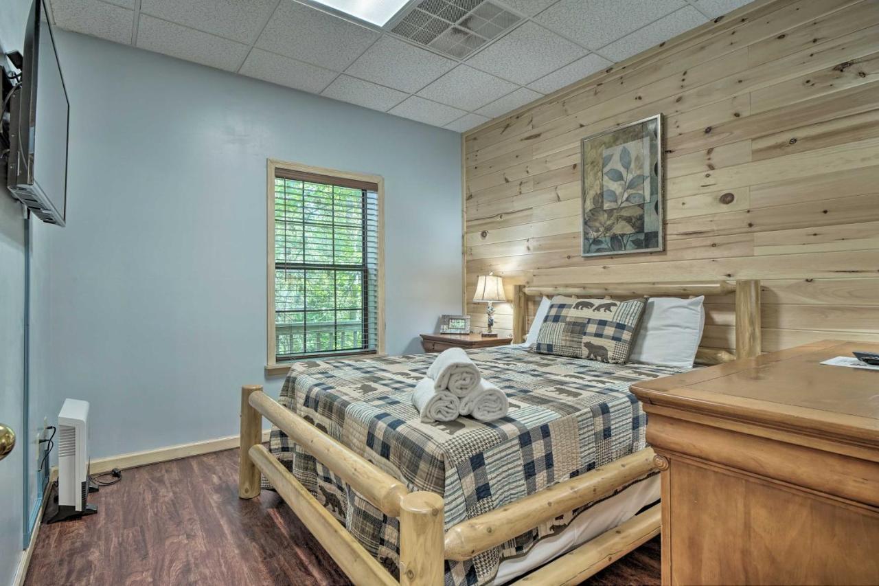 Rustic Pigeon Forge Home With Private Hot Tub! ภายนอก รูปภาพ