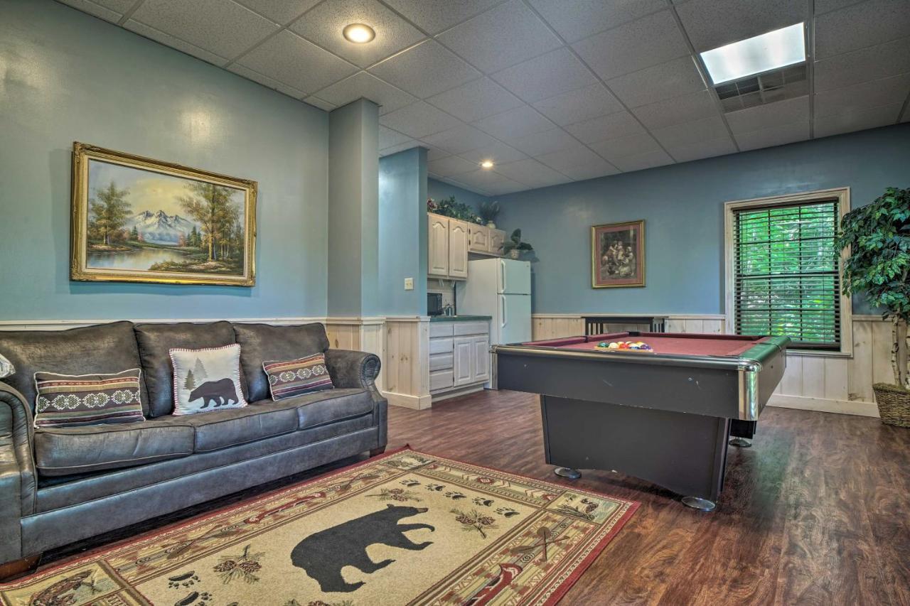 Rustic Pigeon Forge Home With Private Hot Tub! ภายนอก รูปภาพ
