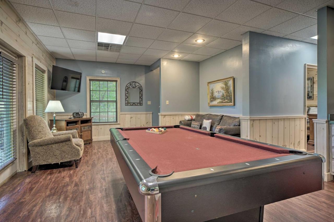 Rustic Pigeon Forge Home With Private Hot Tub! ภายนอก รูปภาพ