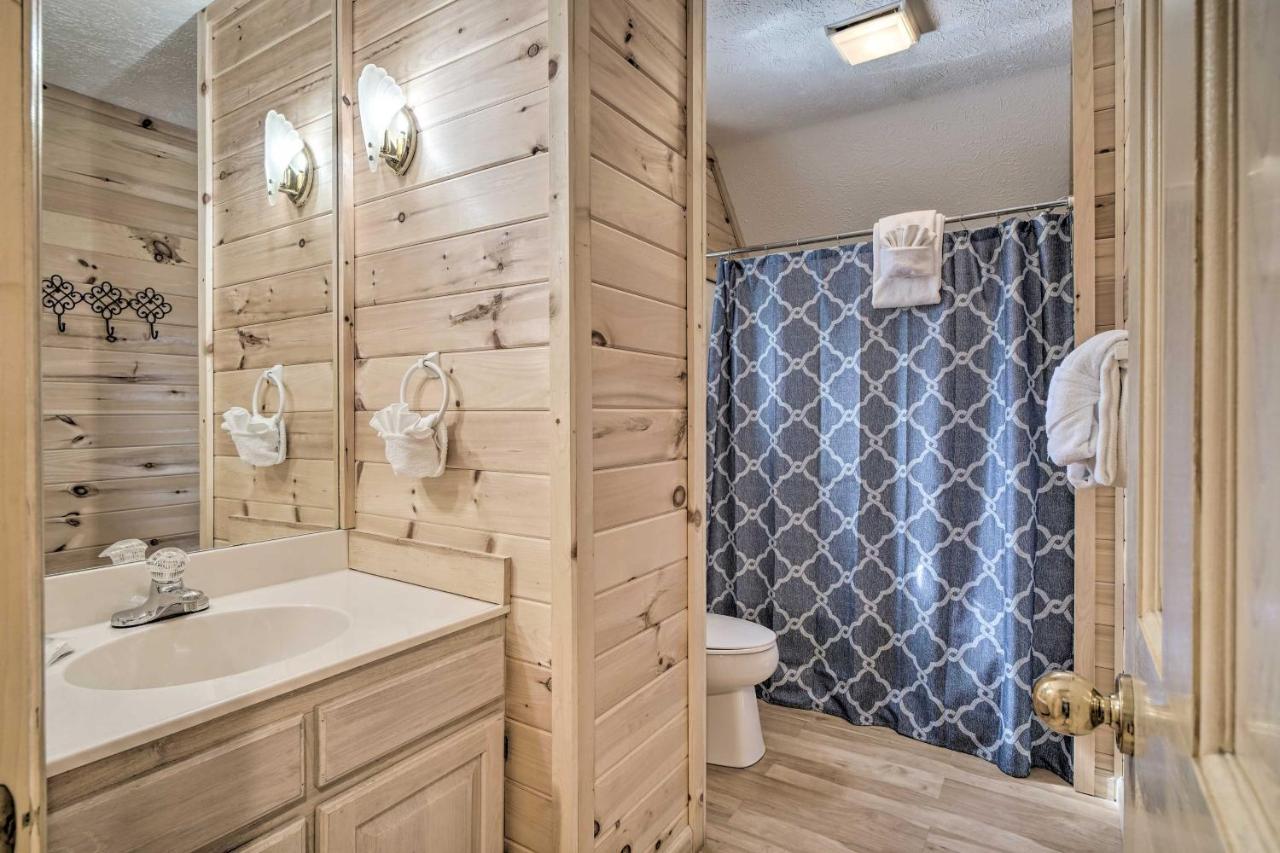 Rustic Pigeon Forge Home With Private Hot Tub! ภายนอก รูปภาพ