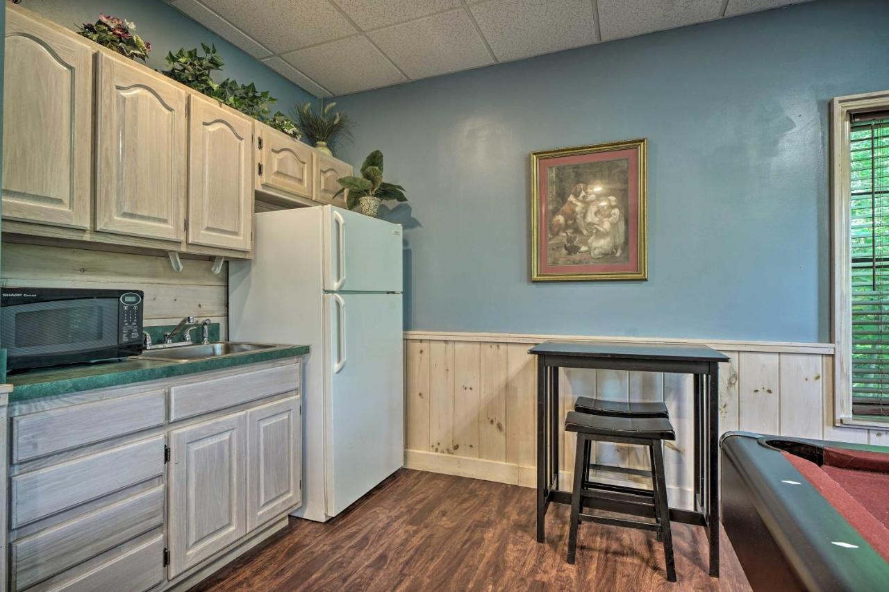 Rustic Pigeon Forge Home With Private Hot Tub! ภายนอก รูปภาพ