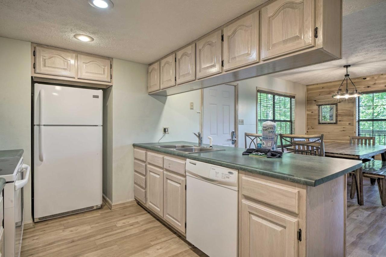 Rustic Pigeon Forge Home With Private Hot Tub! ภายนอก รูปภาพ