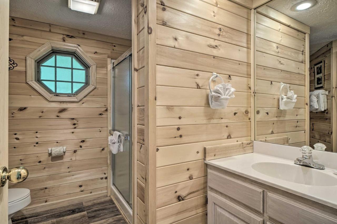 Rustic Pigeon Forge Home With Private Hot Tub! ภายนอก รูปภาพ