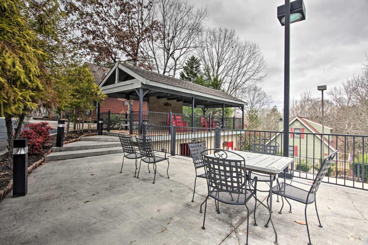 Rustic Pigeon Forge Home With Private Hot Tub! ภายนอก รูปภาพ